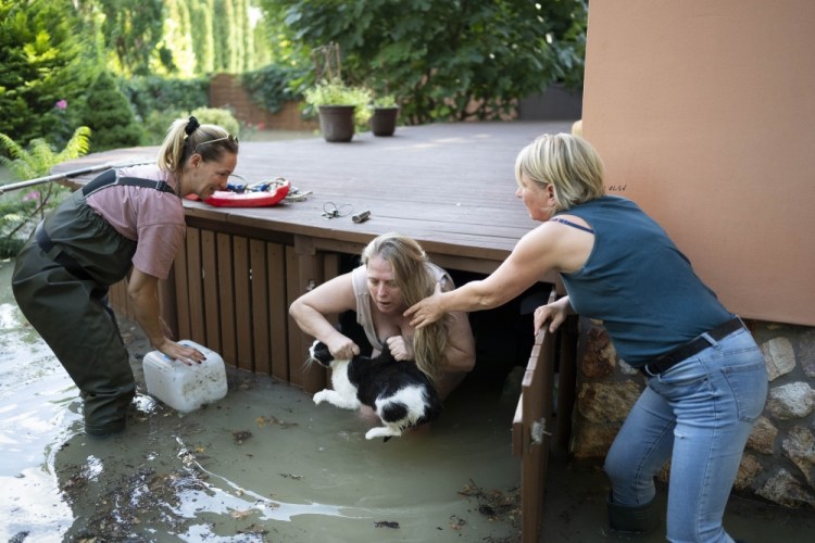 APTOPIX Hungary Floods